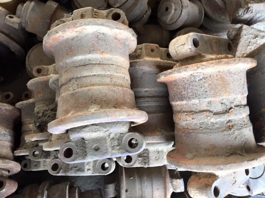 โรลเลอร์รถขุด KOBELCO SK 60-5 เก่าเช็คนอกญี่ปุ่น ราคา 2,000 บาท