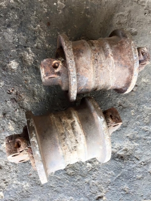 โรลเลอร์รถขุด KOBELCO SK 60-3 เก่าเช็คนอกญี่ปุ่น ราคา 2,000 บาท