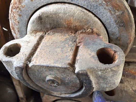 โรลเลอร์รถขุด KOBELCO SK200-3 เก่าญี่ปุ่น ราคา 2,000 บาท