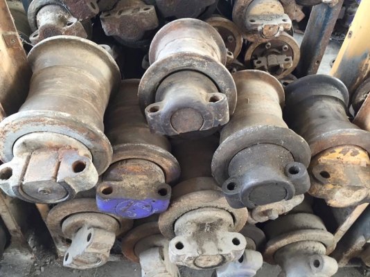 โรลเลอร์รถขุด KOBELCO SK200-3 เก่าญี่ปุ่น ราคา 2,000 บาท