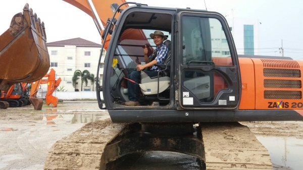 ขายรถแบคโฮ HITACHI ZX200-5G ใช้งาน 6,xxx ชม. สภาพเต็มทุกระบบ แรง ขายรถแบคโฮ HITACHI ZX200-5G ใช้งาน 6,xxx ชม. สภาพเต็มทุกระบบ แรง