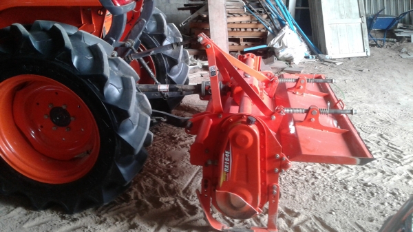 ขายด่วนๆรถไถ  สภาพใหม่มากกเหมือนออกใหม่  วิงแค่164ชม.  รถออกปี2559 พร้อมดันหน้าและโรตารี่