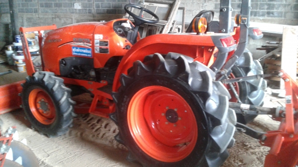 ขายด่วนๆรถไถ  สภาพใหม่มากกเหมือนออกใหม่  วิงแค่164ชม.  รถออกปี2559 พร้อมดันหน้าและโรตารี่