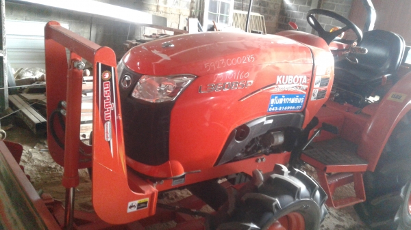 ขายด่วนๆรถไถ  สภาพใหม่มากกเหมือนออกใหม่  วิงแค่164ชม.  รถออกปี2559 พร้อมดันหน้าและโรตารี่