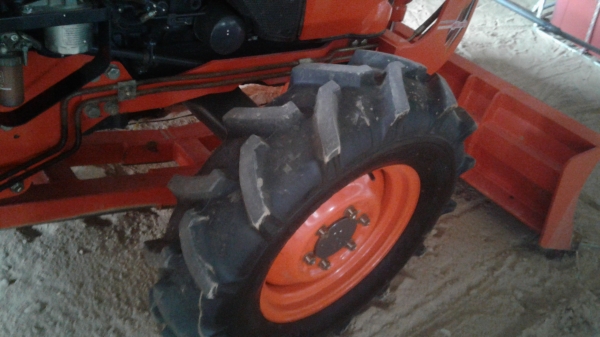 ขายด่วนๆรถไถ  สภาพใหม่มากกเหมือนออกใหม่  วิงแค่164ชม.  รถออกปี2559 พร้อมดันหน้าและโรตารี่