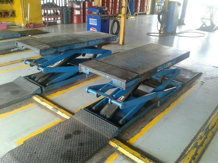 ขายลิฟท์ ยกรถ X ลิฟ พร้อมใช้งาน วางพื้น สวยๆ ดีๆ 37000บาท