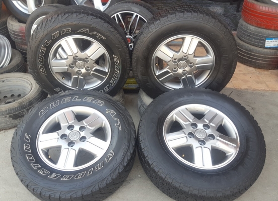 ขายล้อTOYOTA 15 5รู ยาง235/70/15 4 ล้อ