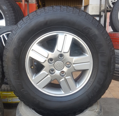 ขายล้อTOYOTA 15 5รู ยาง235/70/15 4 ล้อ