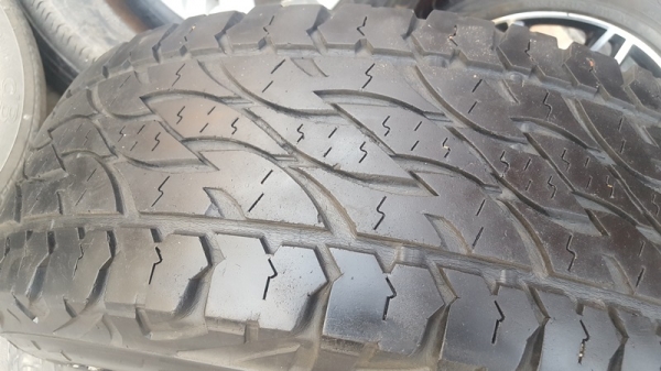 ขายล้อTOYOTA 15 5รู ยาง235/70/15 4 ล้อ