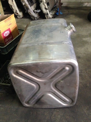 ถังน้ำมันปิเนียม 400ลิตร ไม่มีเกย์น้ำมัน ไม่มีขายึด ยาว1เมตร นำเข้าจากญี่ปุ่น