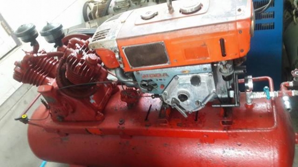 ปั้มลมติดเครื่องถังจุ 260ลิตร สามารถใช้นอกสถานที่ได้ นำเข้าจากญี่ปุ่น