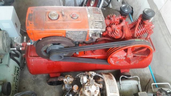 ปั้มลมติดเครื่องถังจุ 260ลิตร สามารถใช้นอกสถานที่ได้ นำเข้าจากญี่ปุ่น