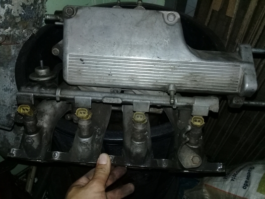 หัวฉีด พร้อมท่อไอดี Toyota 4A-FE