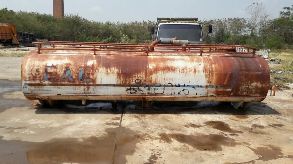 ถังน้ำใส่ 10 ล้อขนาด 12,000 ลิตร พึ่งถอดออกจากรถ