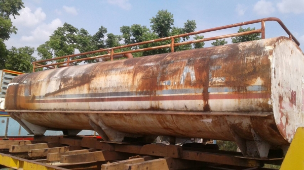 ถังน้ำใส่ 10 ล้อขนาด 12,000 ลิตร พึ่งถอดออกจากรถ