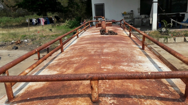 ถังน้ำใส่ 10 ล้อขนาด 12,000 ลิตร พึ่งถอดออกจากรถ