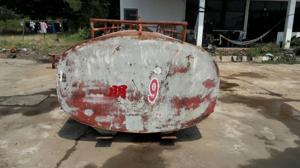 ถังน้ำใส่ 10 ล้อขนาด 12,000 ลิตร พึ่งถอดออกจากรถ