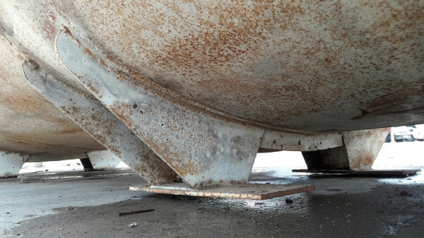 ถังน้ำใส่ 10 ล้อขนาด 12,000 ลิตร พึ่งถอดออกจากรถ