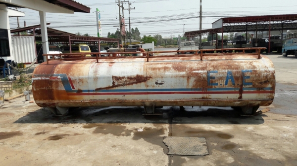 ถังน้ำใส่ 10 ล้อขนาด 12,000 ลิตร พึ่งถอดออกจากรถ