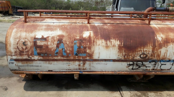 ถังน้ำใส่ 10 ล้อขนาด 12,000 ลิตร พึ่งถอดออกจากรถ