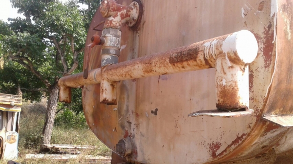 ถังน้ำใส่ 10 ล้อขนาด 12,000 ลิตร พึ่งถอดออกจากรถ