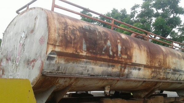 ถังน้ำใส่ 10 ล้อขนาด 12,000 ลิตร พึ่งถอดออกจากรถ