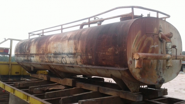 ถังน้ำใส่ 10 ล้อขนาด 12,000 ลิตร พึ่งถอดออกจากรถ