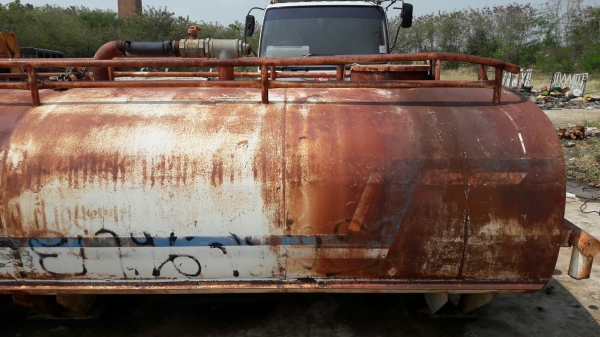 ถังน้ำใส่ 10 ล้อขนาด 12,000 ลิตร พึ่งถอดออกจากรถ