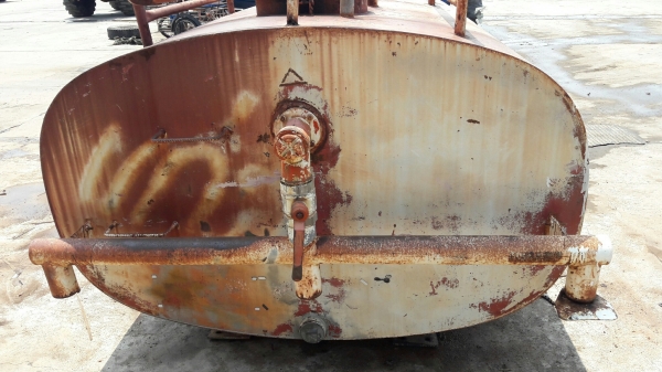 ถังน้ำใส่ 10 ล้อขนาด 12,000 ลิตร พึ่งถอดออกจากรถ