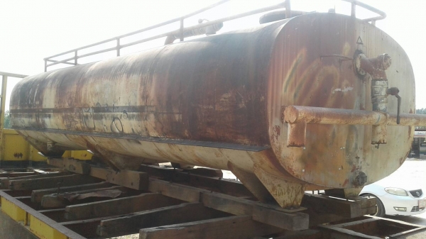 ถังน้ำใส่ 10 ล้อขนาด 12,000 ลิตร พึ่งถอดออกจากรถ