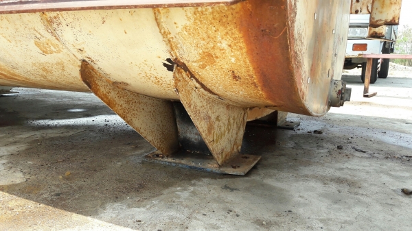 ถังน้ำใส่ 10 ล้อขนาด 12,000 ลิตร พึ่งถอดออกจากรถ