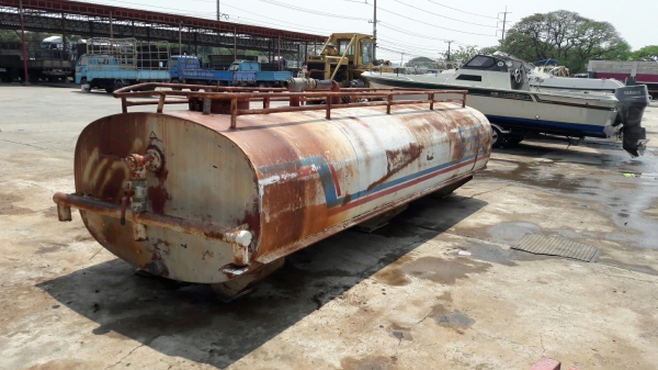 ถังน้ำใส่ 10 ล้อขนาด 12,000 ลิตร พึ่งถอดออกจากรถ