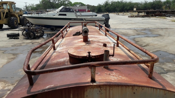 ถังน้ำใส่ 10 ล้อขนาด 12,000 ลิตร พึ่งถอดออกจากรถ