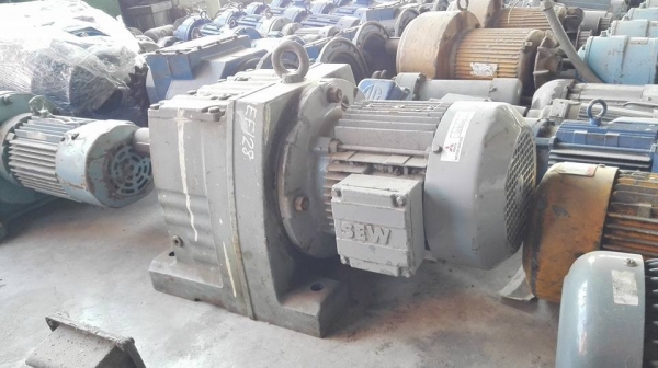 ** SOLD ** มอเตอร์เกียร์ SEW Eurodrive 2 HP ทด 1:120 (12rpm) 380V สวยทดหนักพร้อมใช้งาน