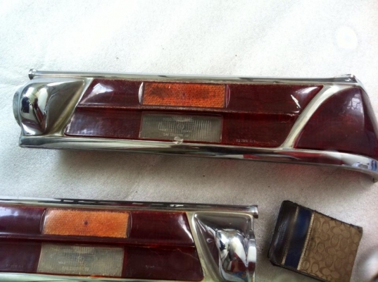 ไฟท้าย Benz w111 ไฟเลี้ยวแดง MADE IN GERMANY 9000