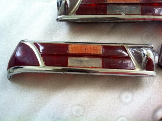 ไฟท้าย Benz w111 ไฟเลี้ยวแดง MADE IN GERMANY 9000 ไฟท้าย Benz w111 ไฟเลี้ยวแดง MADE IN GERMANY 9000