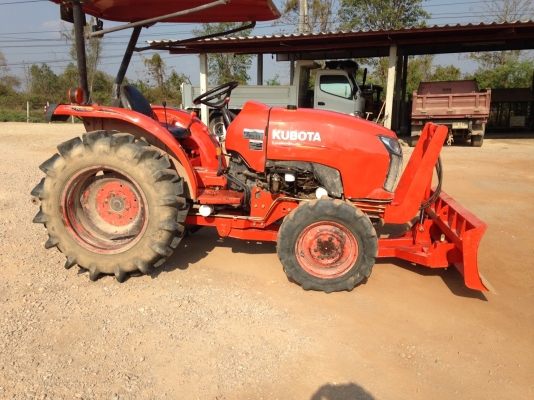 รถไถคูโบต้า36แรง ติดใบมีดดันหน้ามาใหม่ไม่เคยใช้งาน