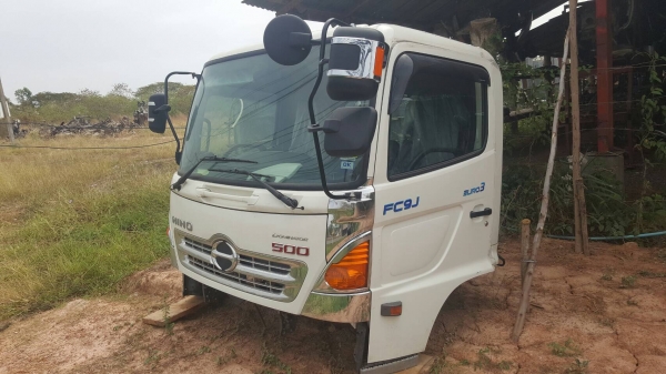 ขาย หัวเก๋ง HINO FC9J EURO 3 ไม่มีพวงมาลัย ไม่มีเรือนไมล์ และไม่มีสายไฟ