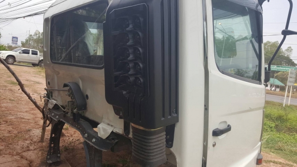 ขาย หัวเก๋ง HINO FC9J EURO 3 ไม่มีพวงมาลัย ไม่มีเรือนไมล์ และไม่มีสายไฟ