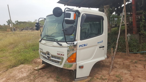 ขาย หัวเก๋ง HINO FC9J EURO 3 ไม่มีพวงมาลัย ไม่มีเรือนไมล์ และไม่มีสายไฟ