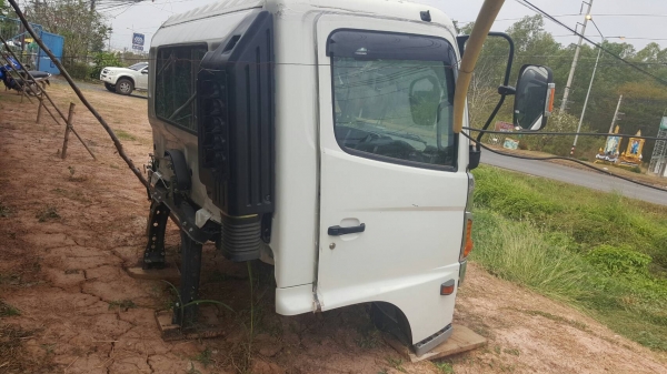 ขาย หัวเก๋ง HINO FC9J EURO 3 ไม่มีพวงมาลัย ไม่มีเรือนไมล์ และไม่มีสายไฟ