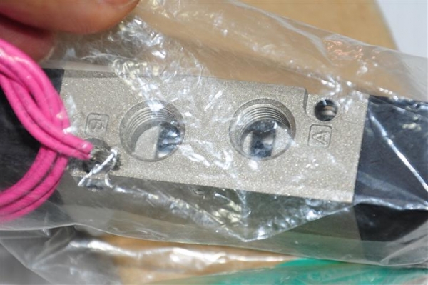 โซลินอยด์วาล์ว (Solenoid Valve) ยี่ห้อ CKD MADE IN JAPAN โซลินอยด์วาล์ว (Solenoid Valve) ยี่ห้อ CKD MADE IN JAPAN