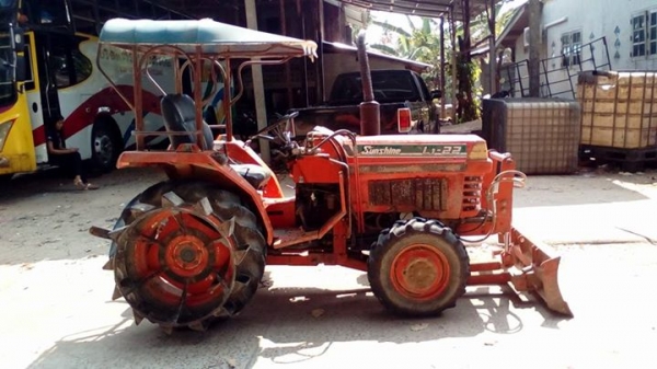 รถไถ่22แรง2เพลา สวย ดันหน้าพาลหลัง ล้อเหล็ก