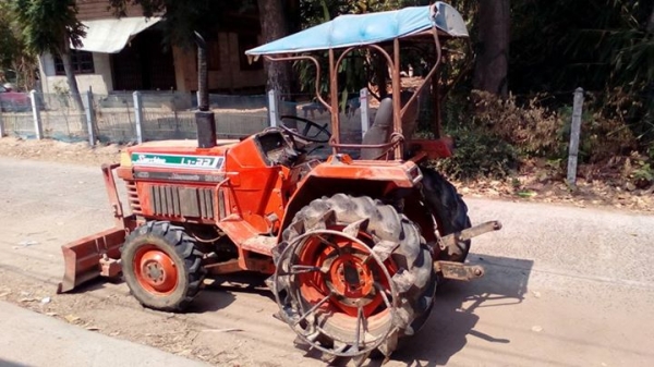 รถไถ่22แรง2เพลา สวย ดันหน้าพาลหลัง ล้อเหล็ก รถไถ่22แรง2เพลา สวย ดันหน้าพาลหลัง ล้อเหล็ก