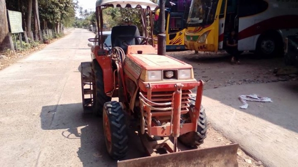 รถไถ่22แรง2เพลา สวย ดันหน้าพาลหลัง ล้อเหล็ก รถไถ่22แรง2เพลา สวย ดันหน้าพาลหลัง ล้อเหล็ก