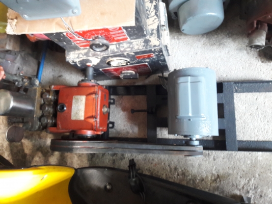 ขาย !! ปั้มฉีดยาพร้อมมอเตอร์1แรง220v.โตชิบ้า