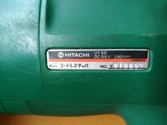 1100 บ.ส่งฟรี083-2000058  LINE ID: line832923 ชุดสว่านไร้สาย HITACHI รุ่น UT 6Dใช้แบตเตอรี่ 9.6V. มีแท่นชาร์ท(ใช้เดิมๆ100V.ดัดแปลงให้เสียบ220V.ได้)