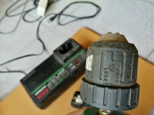1100 บ.ส่งฟรี083-2000058  LINE ID: line832923 ชุดสว่านไร้สาย HITACHI รุ่น UT 6Dใช้แบตเตอรี่ 9.6V. มีแท่นชาร์ท(ใช้เดิมๆ100V.ดัดแปลงให้เสียบ220V.ได้)