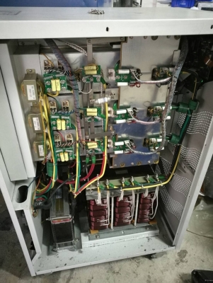 9000 บ ส่งฟรี083-2000058  LINE ID: line832923 Uninterruptable Power Supply เครื่องสำรองไฟ,เครื่องชดเชยแรงไฟฟ้าอัตโนมัติ ขนาดกำลัง 20KVA. ใช้ไฟ380V.