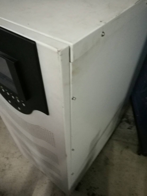 9000 บ ส่งฟรี083-2000058  LINE ID: line832923 Uninterruptable Power Supply เครื่องสำรองไฟ,เครื่องชดเชยแรงไฟฟ้าอัตโนมัติ ขนาดกำลัง 20KVA. ใช้ไฟ380V.